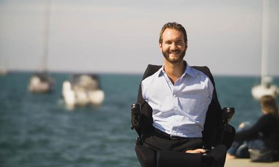 رفضت والدته رؤيته بعد ولادته بسبب مظهره... قصة أبرز متحدث وكاتب في العالم الذي حاول الانتحار في طفولته