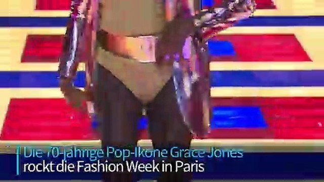 Grace Jones rockt Modenschau in Paris
