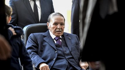 بوتفليقة يعد بانتخابات مبكرة خلال سنة وبدستور جديد في حال فوزه بالعهدة الخامسة