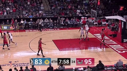 Antonius Cleveland throws down the alley-oop!
