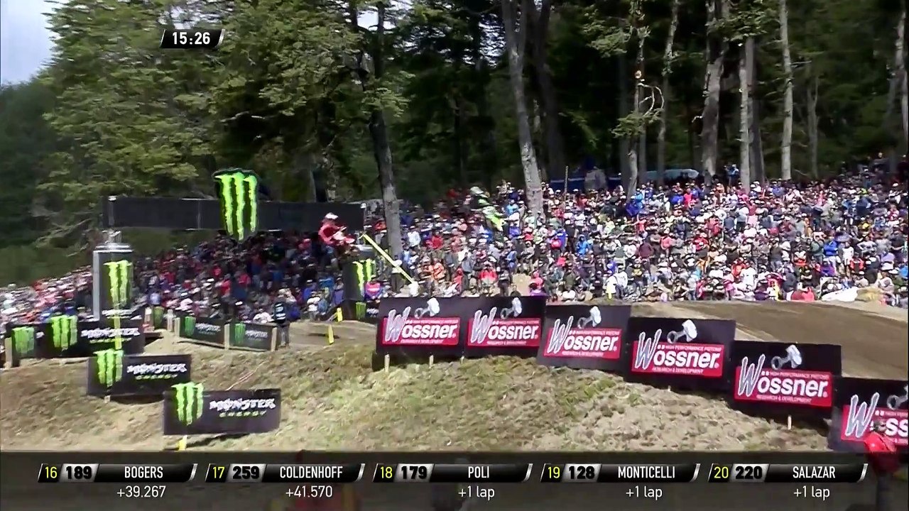 Clement Desalle vs Tim Gajser battle for third...