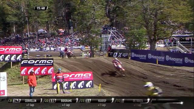 Calvin Vlaanderen passes Tom Vialle - MXGP of Patagonia Argentina 2019
