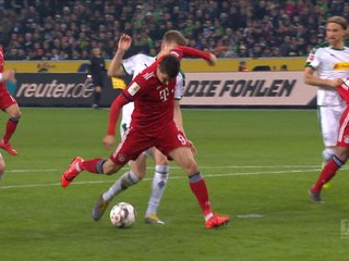 Lewandowski equals goalscoring record with Bayern brace