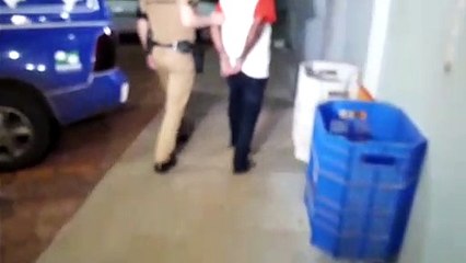 Tentando agredir vizinho com faca, homem acaba preso