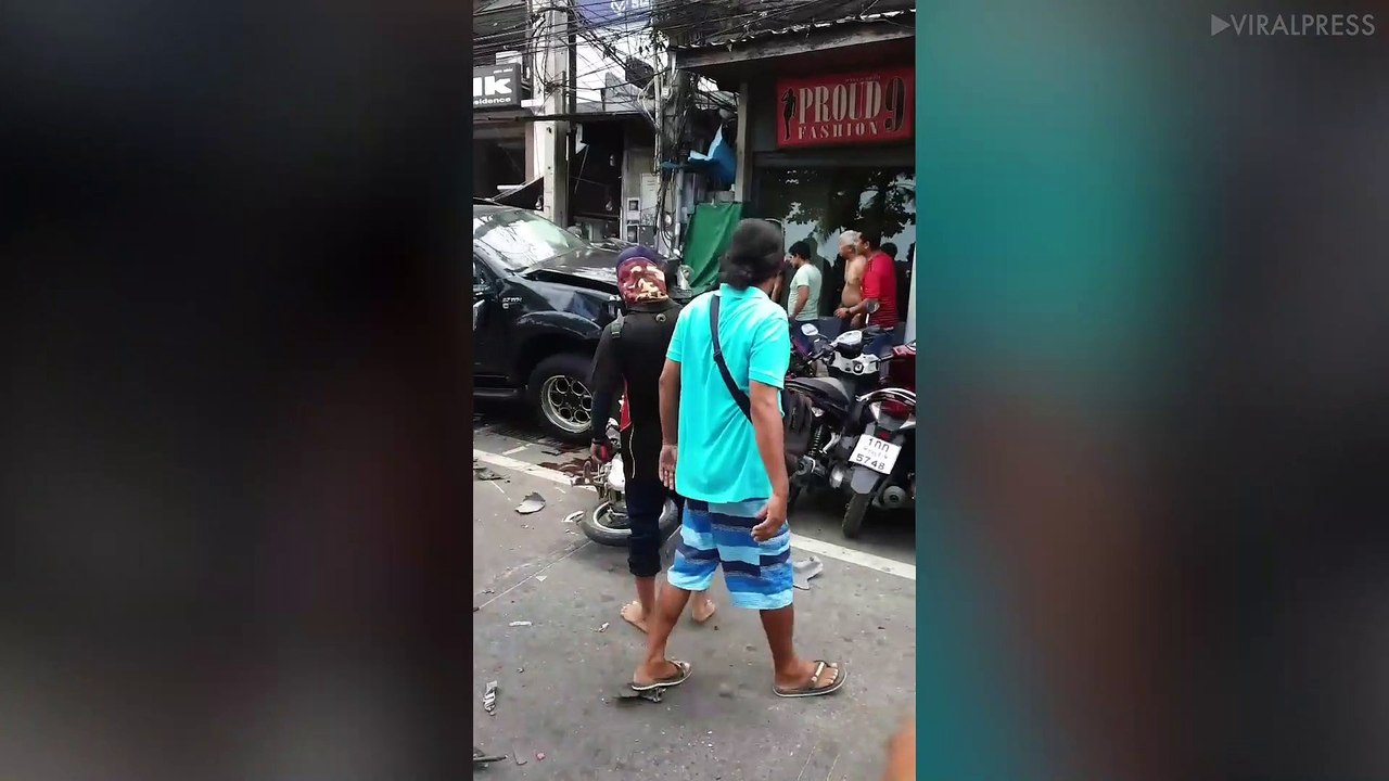 Driver With Prosthetic Arm Causes Traffic Carnage
