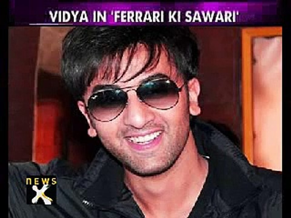 Ranbir Kapoor touches Deepika Padukone's feet at Screen Awards