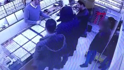 İstanbul- Esenyurt'ta İçinde 2 Kilo Altın Bulunan Çantayı Böyle Çaldı