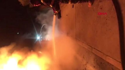 Mersin'de Yem Yük Tır Yanarak Hurdaya Döndü