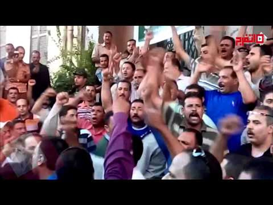 أمنا الشرطة المعتصمون في الشرقية يؤدون التحية العسكرية
