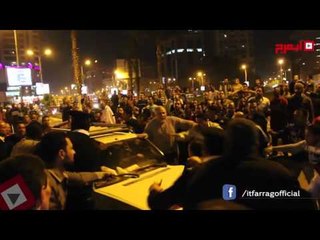 اتفرج | سائقو التاكسي يعتدون على سيارة ملاكي ظنًا أنها تابعة لـ«اوبروكريم»