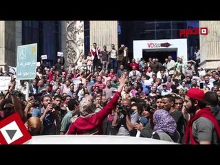 اتفرج | اشتباكات بين المؤيدين والمعارضين أمام نقابة الصحفيين