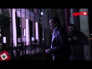 اتفرج| انهيار نجوم الفن في وداع ممدوح عبد العليم بالمستشفى