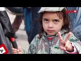 اتفرج| أب يحتفل مع بناته بملابس الجيش في التحرير