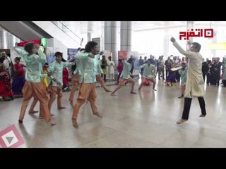 اتفرج | وصول الفرقة الهندية مطار القاهرة