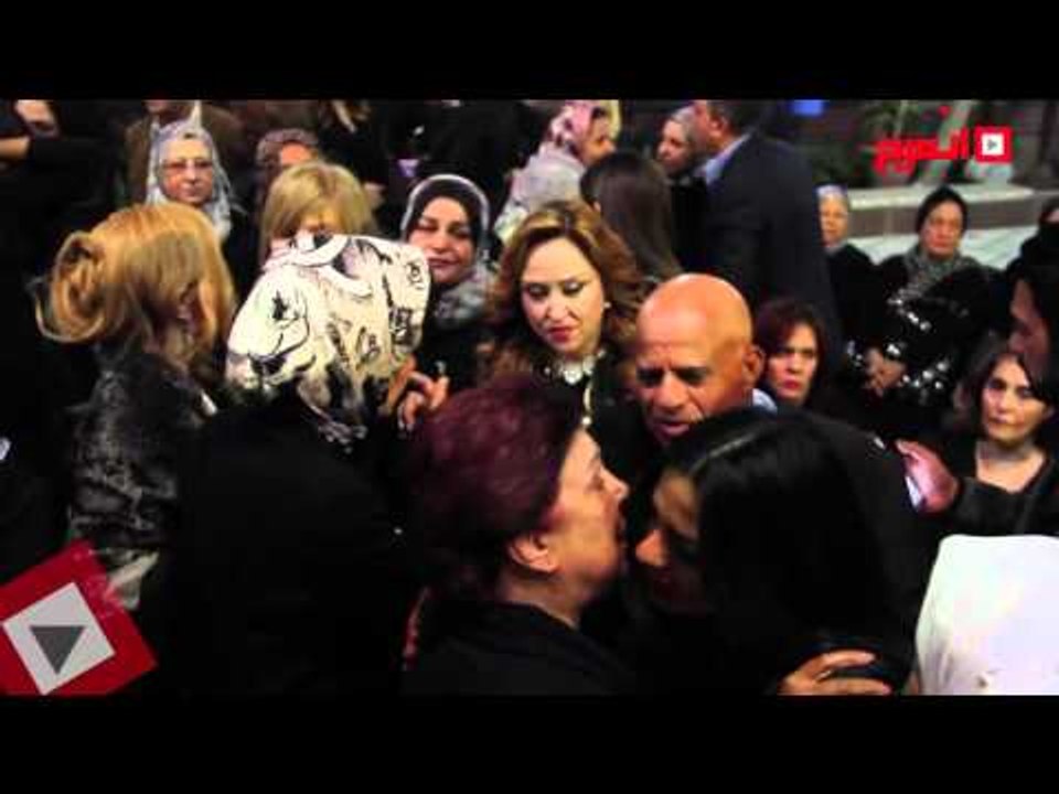 اتفرج| حضور فني كبير في عزاء حسن مختار زوج الفنانة رجاء الجداوي