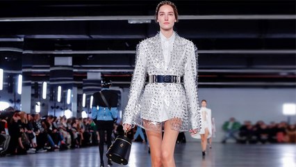 شاهدي كيف طغت روح التمرّد والأنوثة المعاصرة على عرض بالمان!