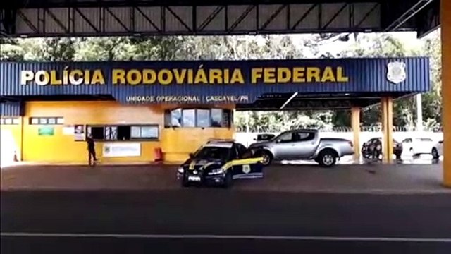 PRF recupera veículo furtado e detém duas pessoas
