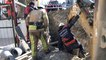 Esenyurt'ta bir inşaatta kanalizasyon çalışması sırasında toprak kayması meydana geldi. Hüsamettin Türkmen  isimli işçi, toprak altında kaldı. Olay yerine itfaiye ekibi ve sağlık ekipleri sevk edildi. İşçiyi toprak altından kurtar