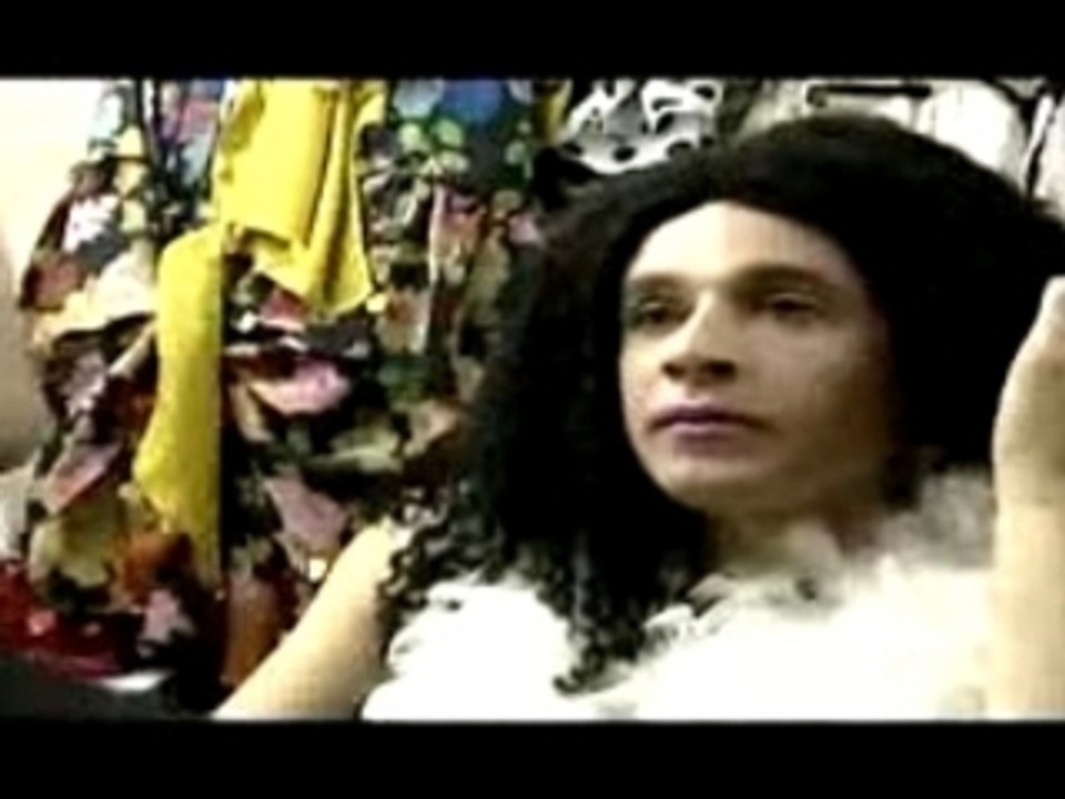 FILM DE JEAN DUJARDIN & BRUNO SALOMONE (nous c nous) A TABLE