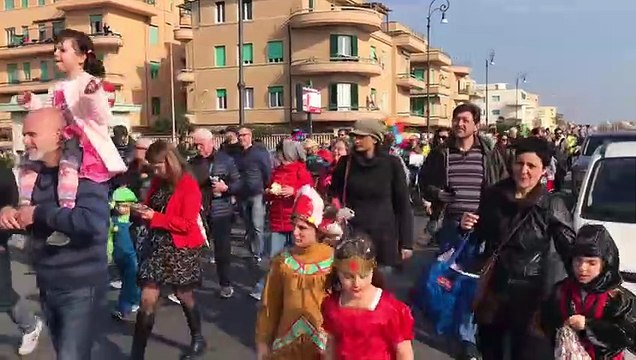Ostia, grande partecipazione alla sfilata di Carnevale