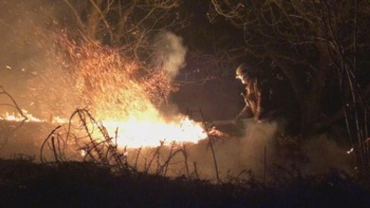 Un centenar de incendios activos en Asturias y una veintena en Cantabria