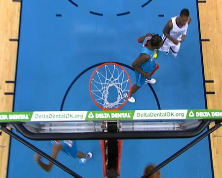 لقطة: كرة سلّة: فيرغسون يسجّل سلّة ساحقة خرافية بيد واحدة