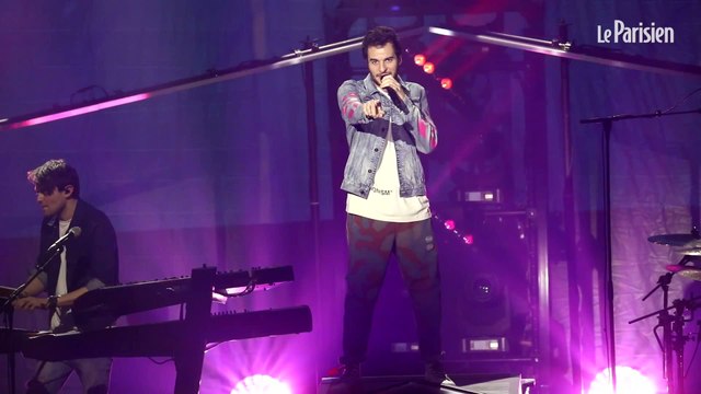 Amir chante «5 mn» en live