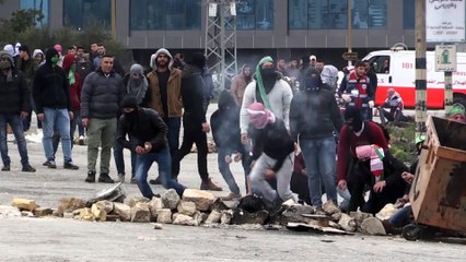 Filistinli öğrenciler ile İsrail askerleri arasında arbede - RAMALLAH
