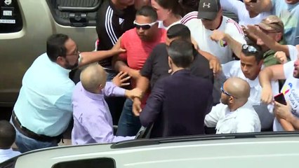 Guaidó llega a plaza de Caracas aclamado por miles de seguidores