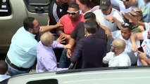 Guaidó llega a plaza de Caracas aclamado por miles de seguidores