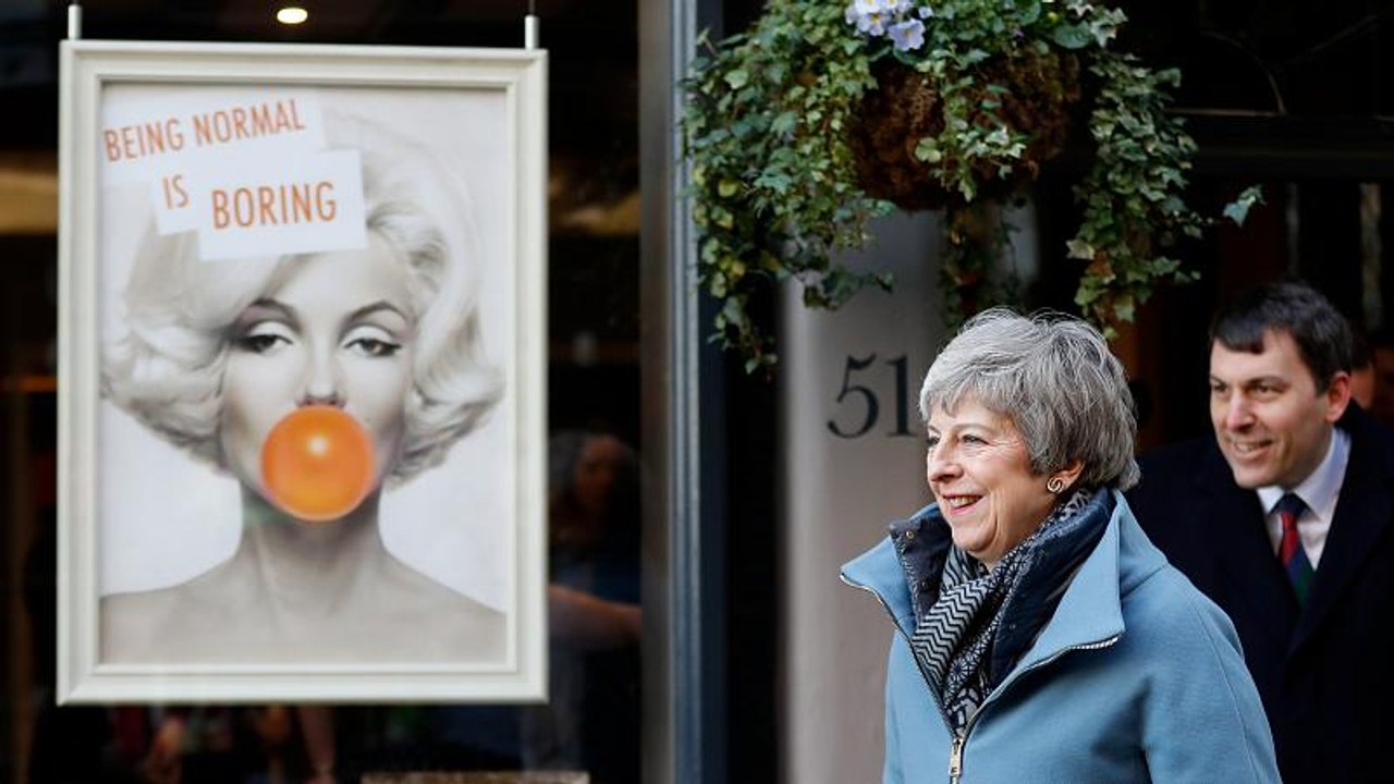 1 Jahr nach Nowitschok-Angriff: May besucht Salisbury