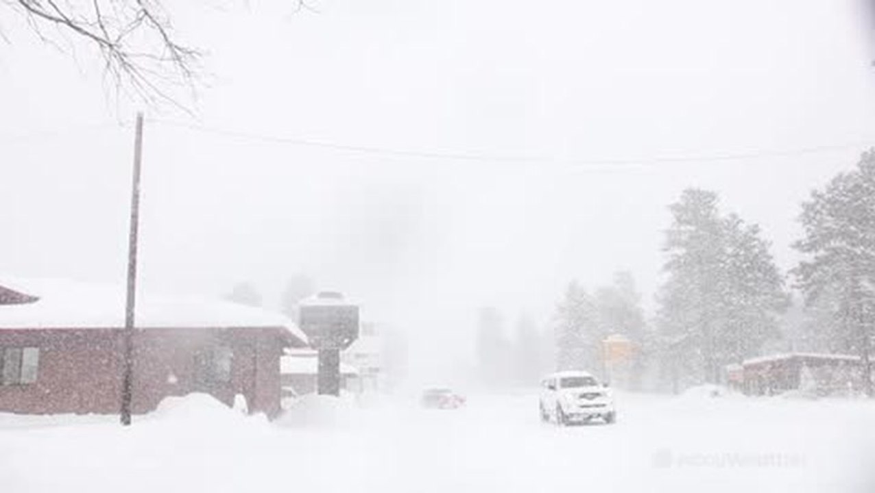 Significant heavy snowfall buries Flagstaff, Ar...