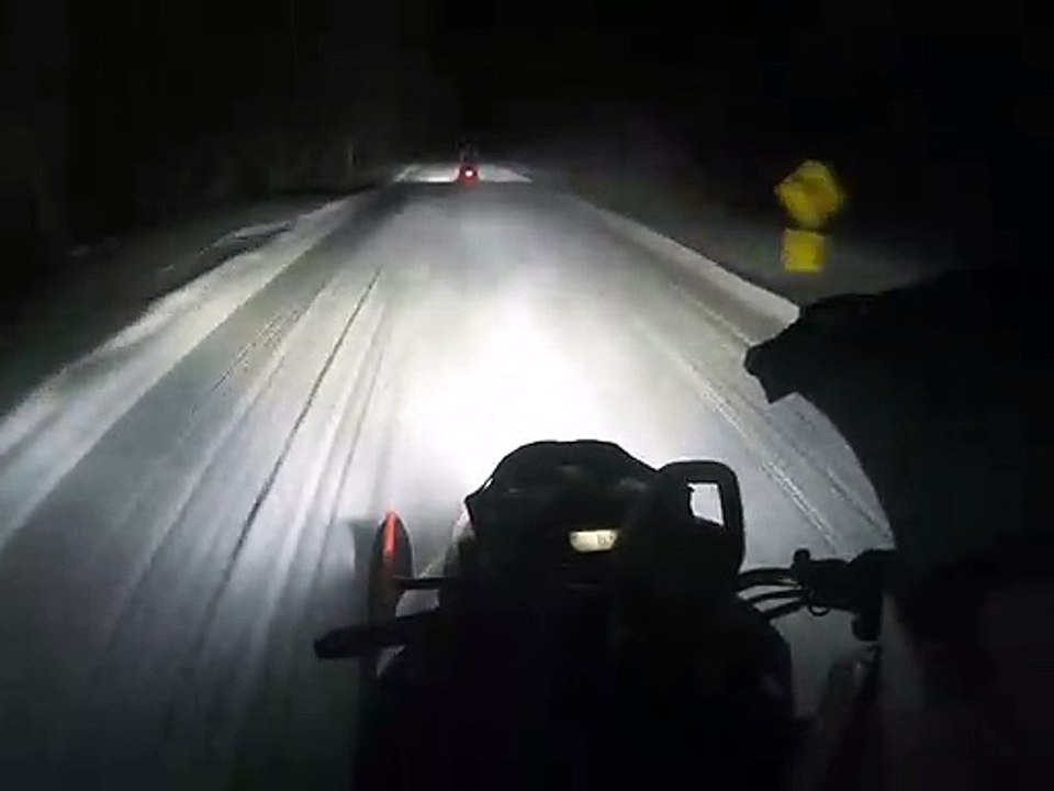 Ces pilote de motoneige se prennent la gamelle de leur vie