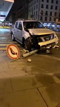 Ce conducteur ivre roule avec un panneau sous son 4x4