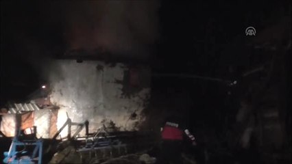 Yeni Aldığı Protez Bacağı Eviyle Birlikte Yandı