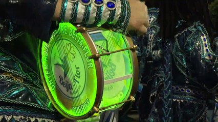 Oda a tolerancia y esplendor en primera noche de carnaval de Rio