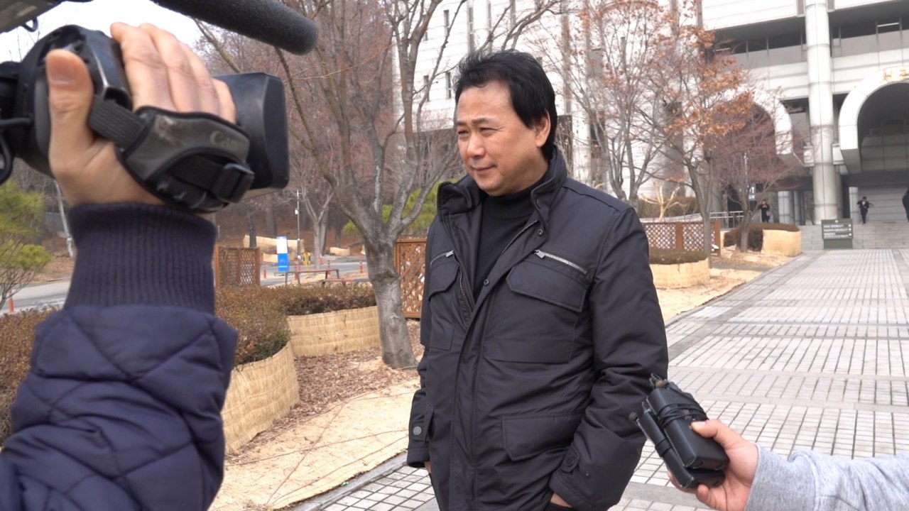 [Y영상] "억울하다"…'폭행 방조 혐의' 김창환 회장, 첫 공판 후 남긴 말 / YTN