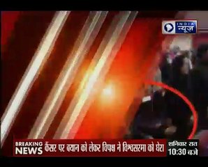 J&K यूनिवर्सिटी में राष्ट्रगान का अपमान, दो छात्र बैठे रहे और सेल्फी लेने लगे_