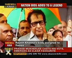 Thousands turn out for Rajesh Khanna's funeral - NewsX