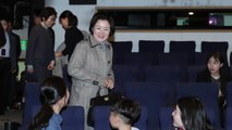 김정숙 여사, 영화 '칠곡 가시나들' 관람 / YTN