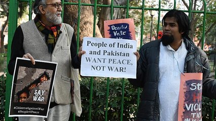 شاهد: مئات المتظاهرين في نيودلهي يقولون "لا للحرب مع باكستان"