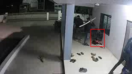 चाकू-लाठी लिए 7 लुटरों ने बोला फैक्ट्रियों पर धावा, खुलेआम मचाई लूट, वीडियो वायरल हो रहे