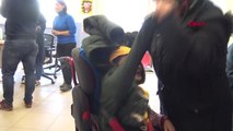 İstanbul- Serebral Palsi Hastası Oğlunu Her Gün Bebek Arabasıyla Okula Götürüyor