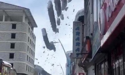 Biriken karın düşme anı ilginç görüntüler oluşturdu