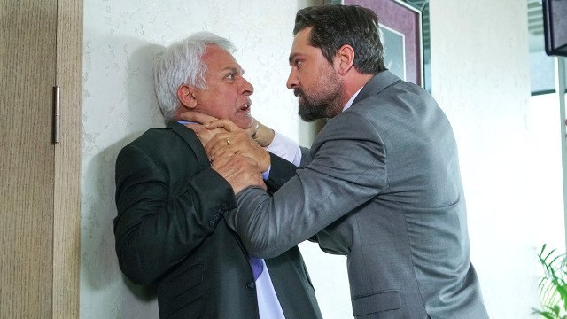 Yasak Elma'da Talat Bulut, Yaptığı Hatayla Settekileri Gülme Krizine Soktu