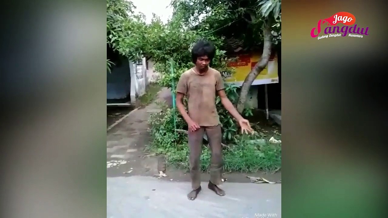 Orang Gila Joget Dangdut Bikin Ngakak!