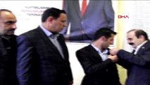 Hakkari Derecik'in CHP'li Belediye Başkan Adayı İstifa Edip Ak Parti'ye Geçti
