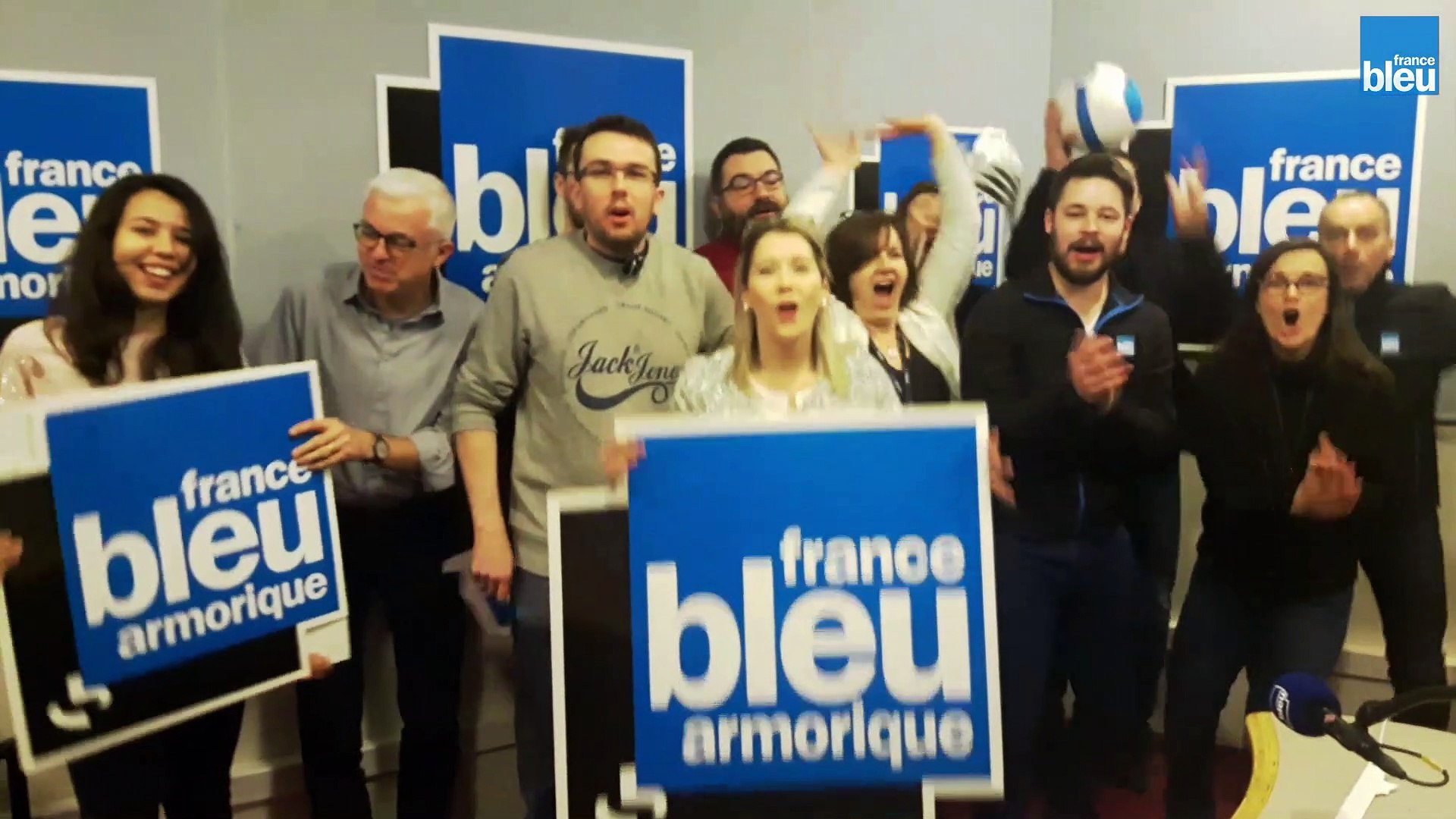 France Bleu Armorique donne de la voix pour l'AS Vitré ! - Vidéo Dailymotion