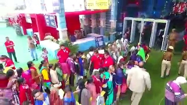 Shri Radhe Maa - Free Ration Distribution in New Delhi
