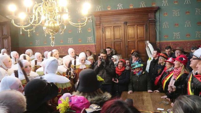 Mardi gras du carnaval de Binche : ambiance lors de la remise des médailles